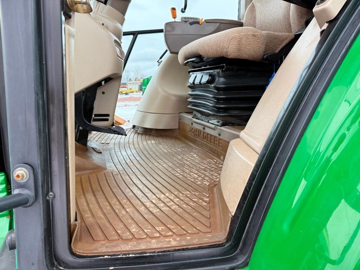 john-deere-7330-premium-image-54