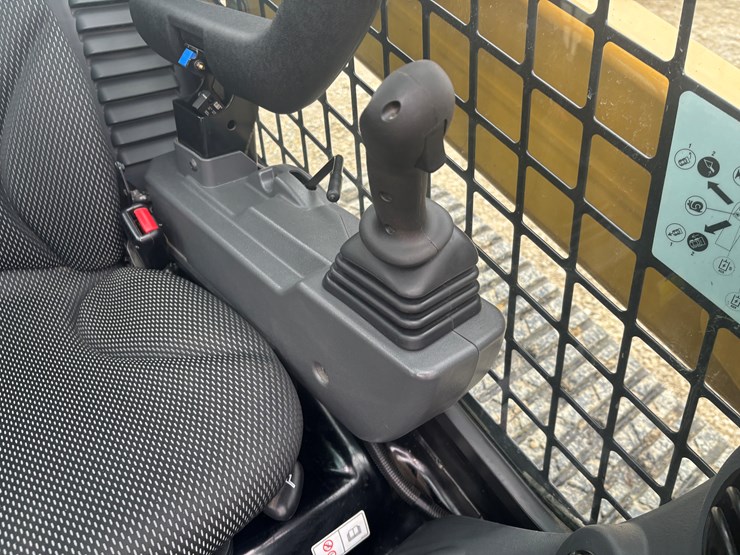 2023-caterpillar-289d3-image-36