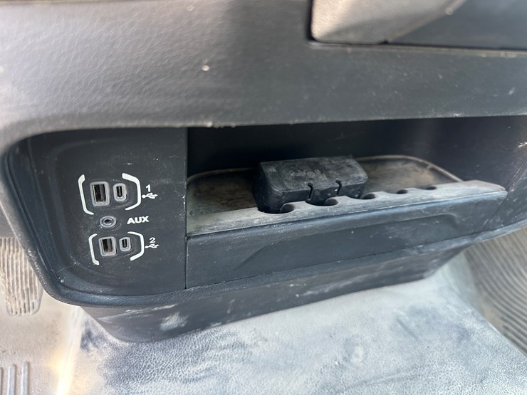 2020-dodge-3500-image-44