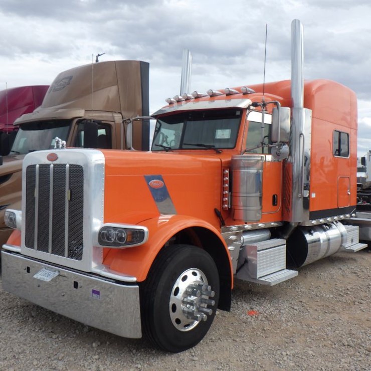 2023 PETERBILT 389