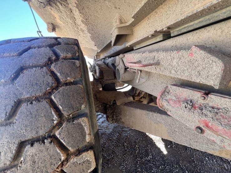 2013-caterpillar-740b-image-24