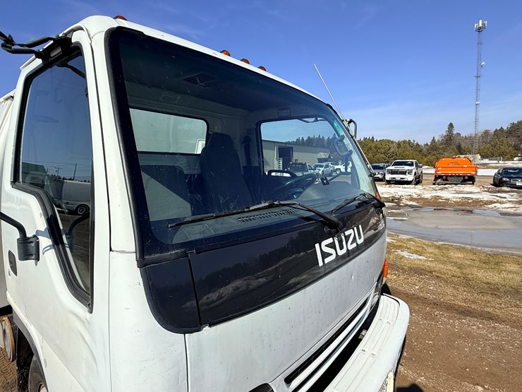 2002-isuzu-npr-image-14