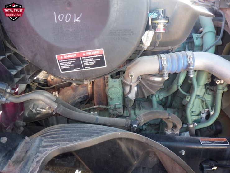 2022-volvo-vnl300-image-21