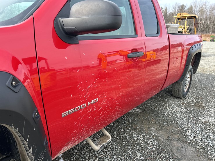 2012-chevrolet-silverado-2500-lt-image-13
