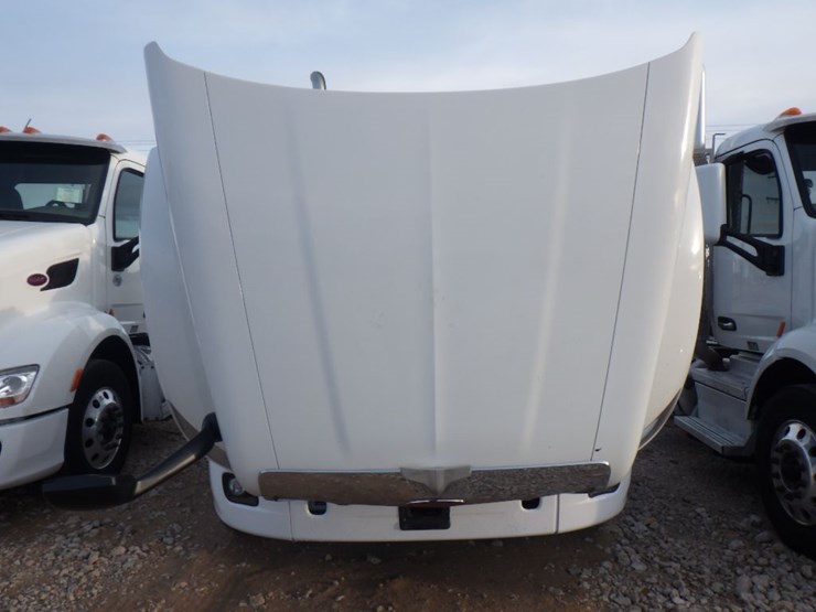 2018-peterbilt-579-image-21