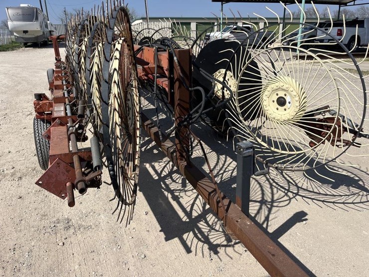 l2---h&s-high-capactity-16-wheel-rake-image-8