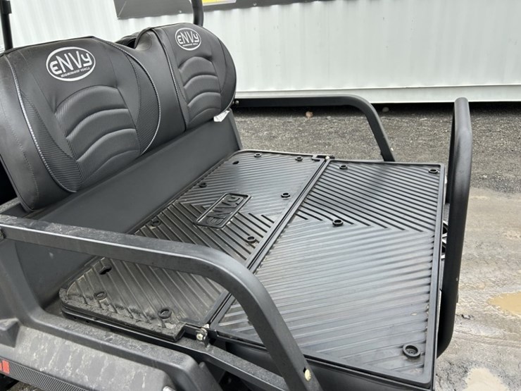 2024-envy-nv4-electric-utility-cart-image-25