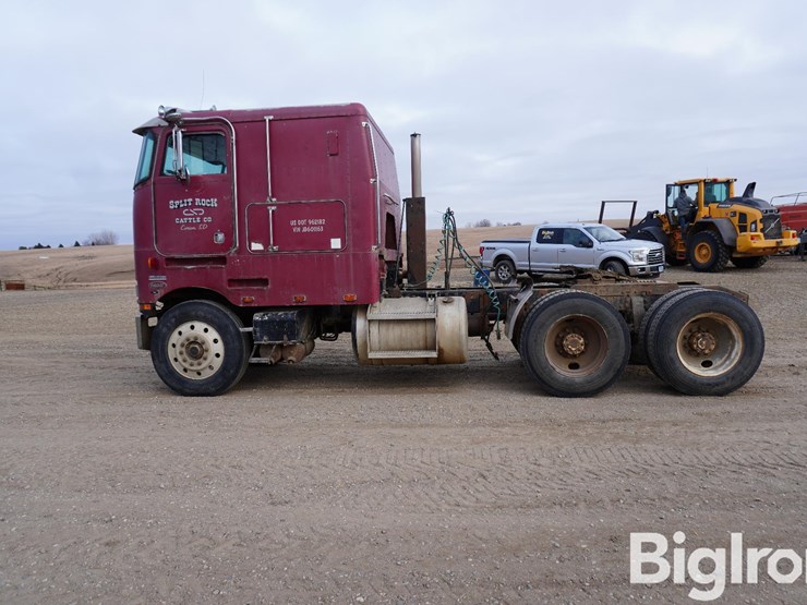 1988-peterbilt-362-image-8