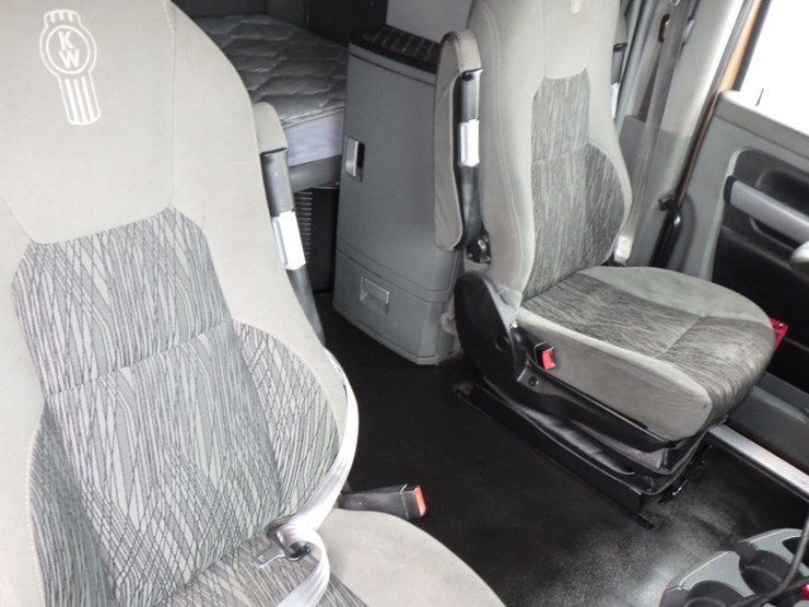 2022-kenworth-t680-image-5