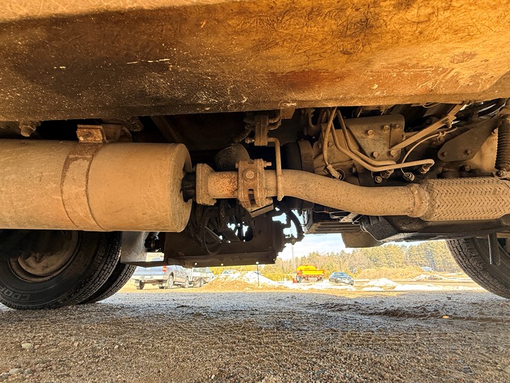 2004-isuzu-npr-image-65