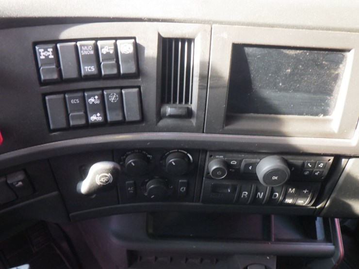 2021-volvo-vnl-760-image-15