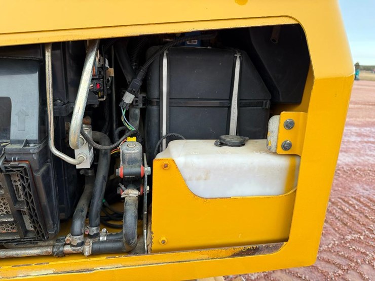 caterpillar-d5k2-lgp-image-41