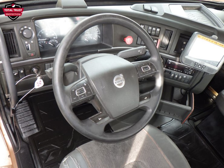 2022-volvo-vnl-300-image-17