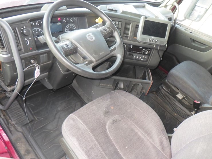 2019-volvo-vnl-760-image-19