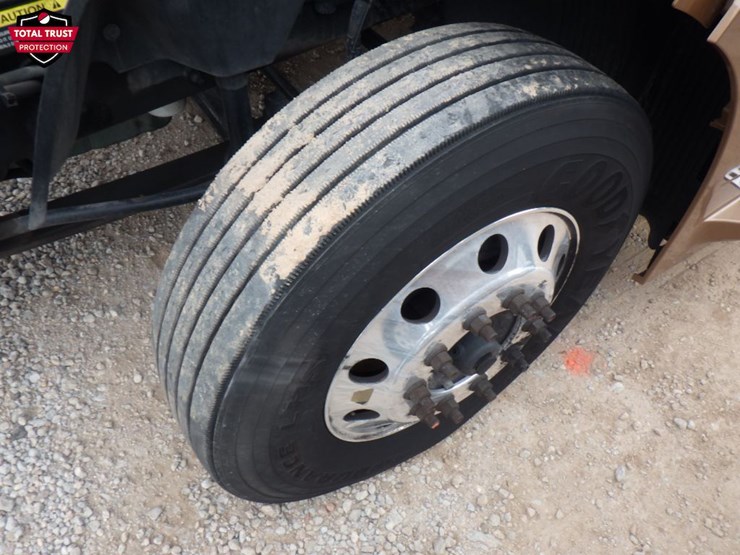 2023-volvo-vnl-300-image-21