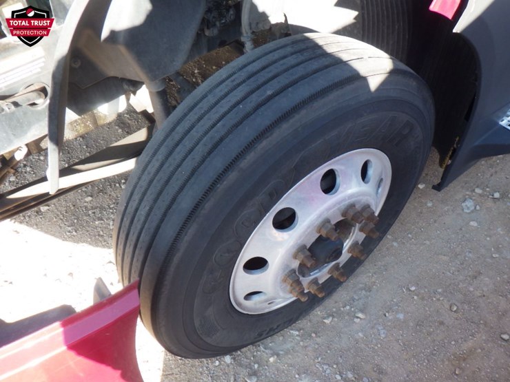 2022-volvo-vnl-300-image-23