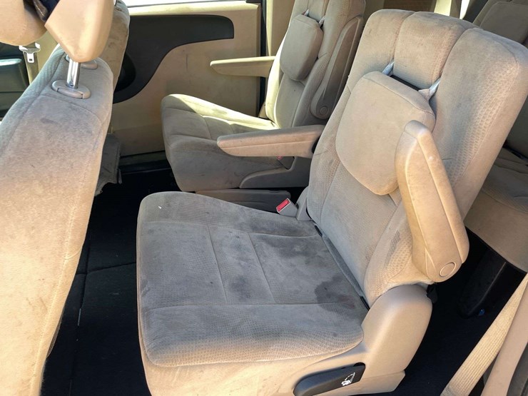 2014-dodge-grand-caravan-image-14