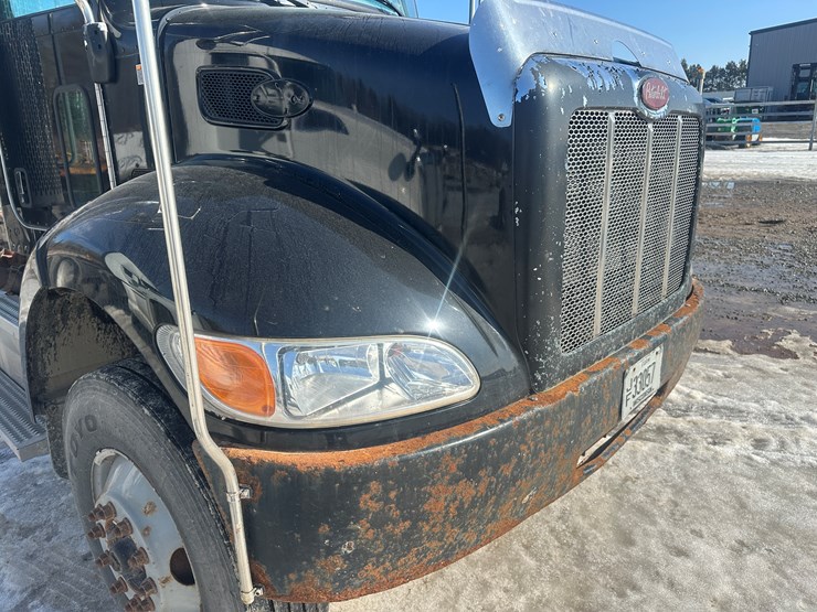 2015-peterbilt-337-image-11