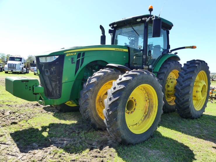 john-deere-8320r-image-2