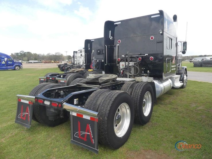 2022-peterbilt-389-image-2