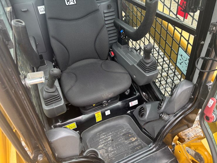 2023-caterpillar-289d3-image-33