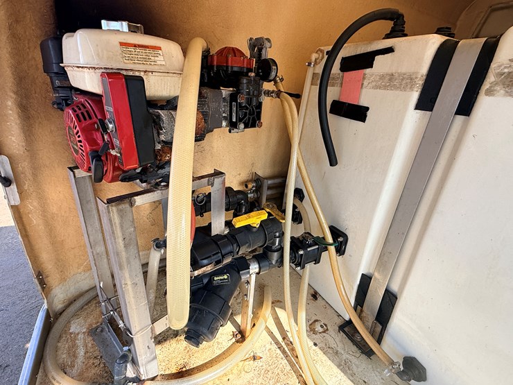 2004-isuzu-npr-image-34