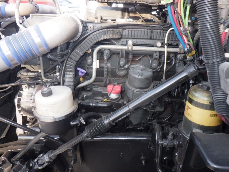 2018-peterbilt-579-image-18