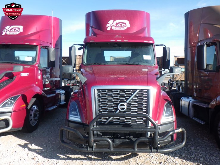 2022-volvo-vnl-300-image-2