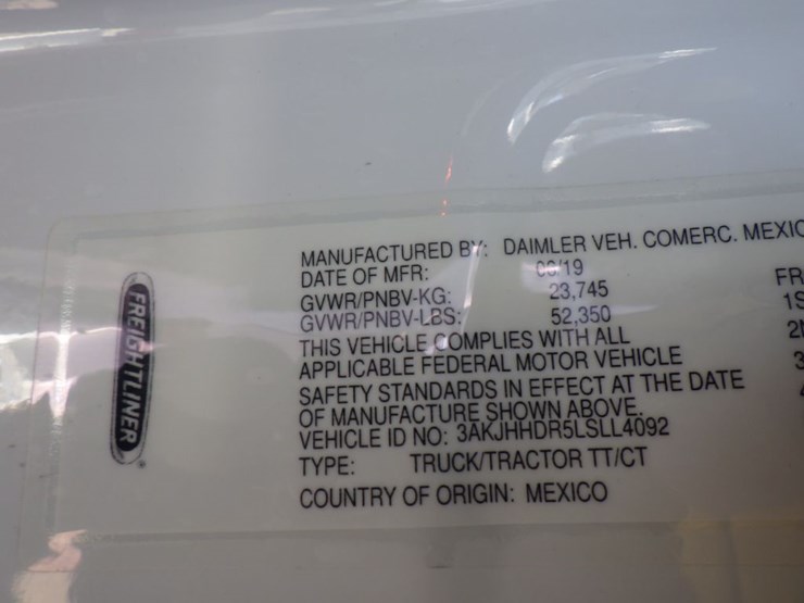 2020-freightliner-cascadia-126-image-19