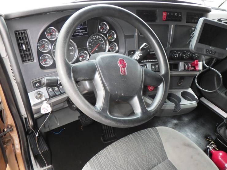 2022-kenworth-t680-image-16