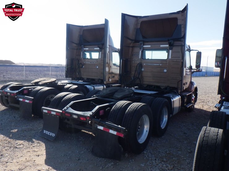 2022-volvo-vnl-300-image-7