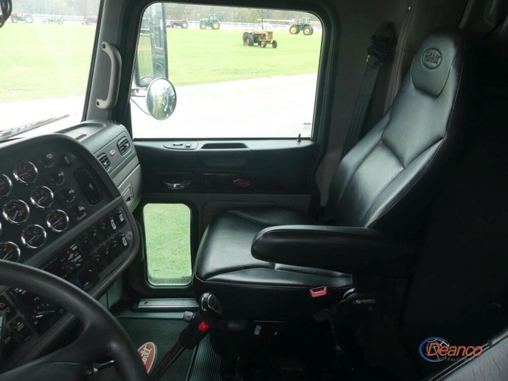 2021-peterbilt-389-image-16