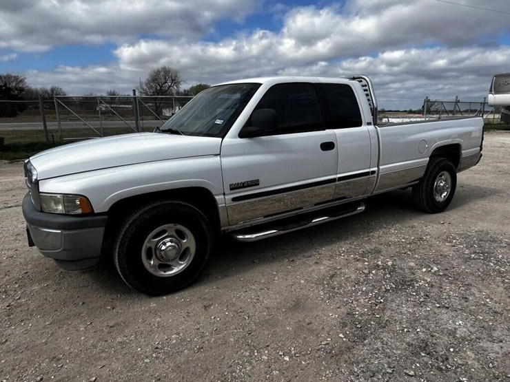 2000-dodge-ram-2500-image-1
