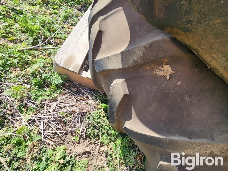 18.4-38-tires,-rims-&-hubs-image-12