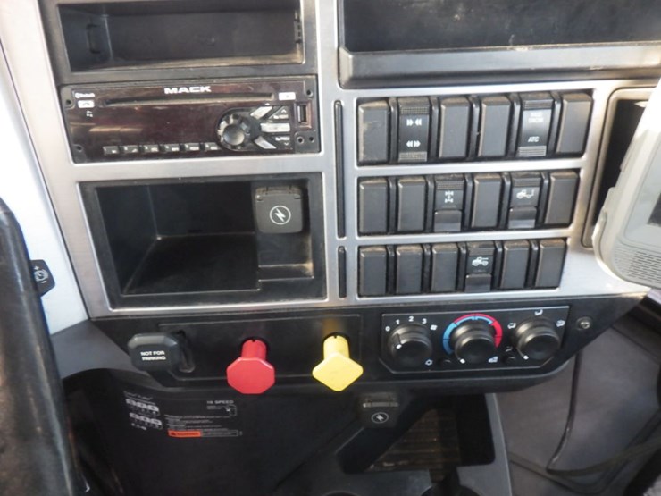 2020-mack-an64t-anthem-image-19