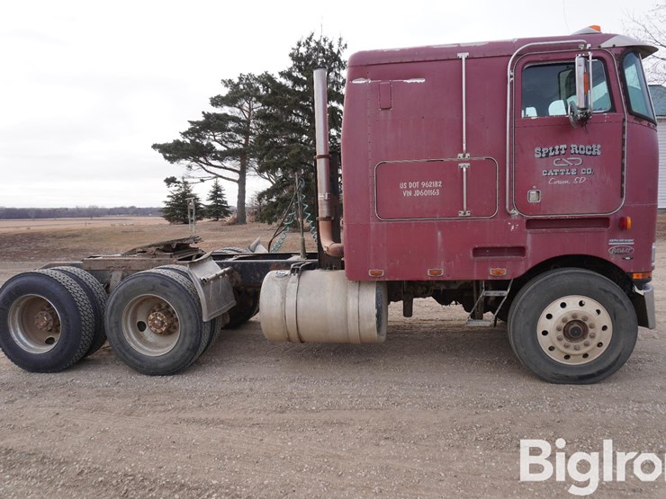 1988-peterbilt-362-image-4