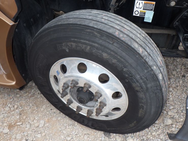 2022-kenworth-t680-image-26