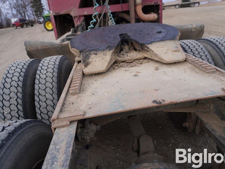 1988-peterbilt-362-image-13