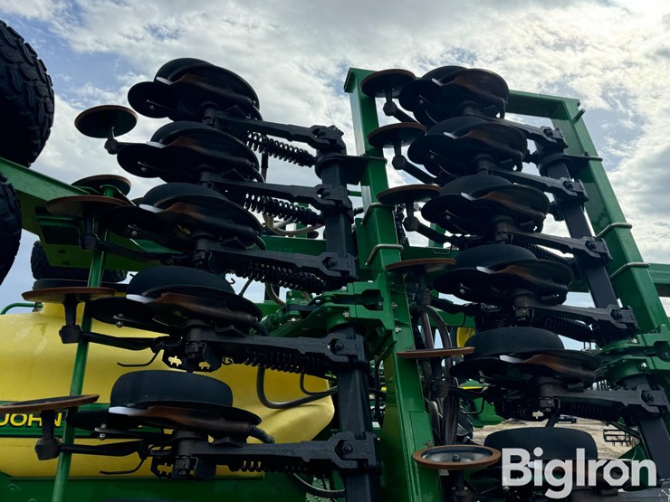 2011-john-deere-1990-image-18