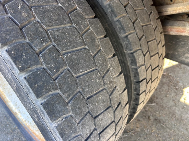 2012-isuzu-npr-image-58