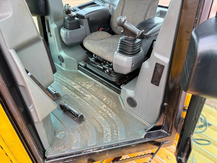 caterpillar-d5k2-lgp-image-43