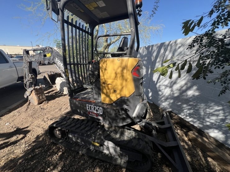 2022-volvo-ecr25d-image-3