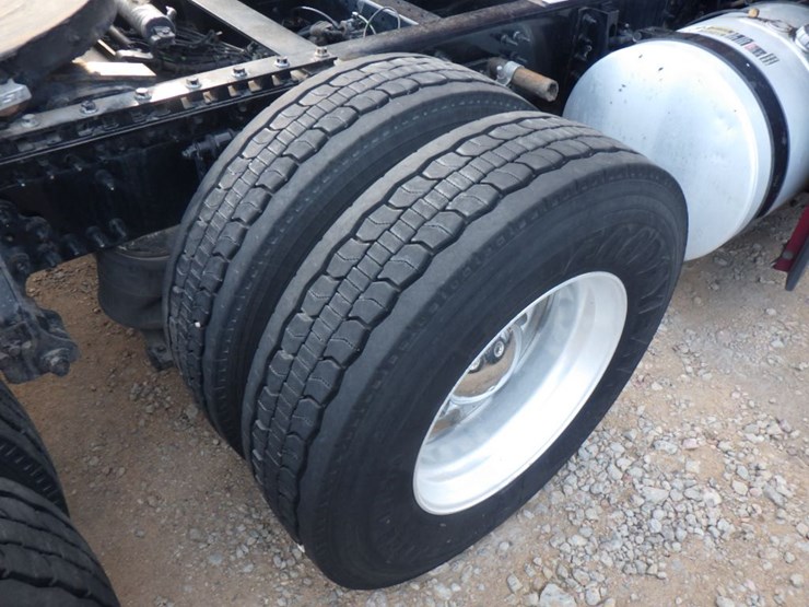 2019-volvo-vnl-760-image-9