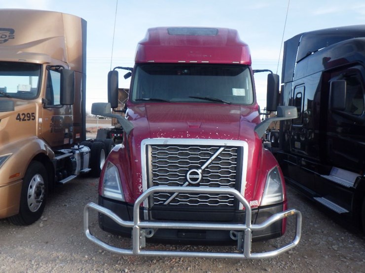 2019-volvo-vnl-760-image-2