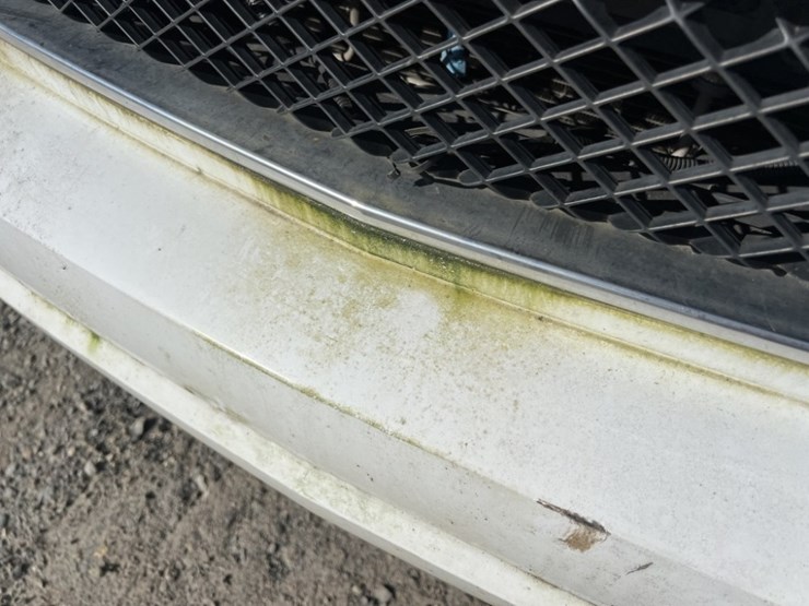 2013-chevrolet-suburban-image-32