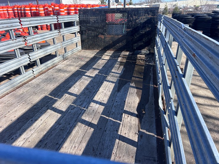 2012-isuzu-npr-image-29