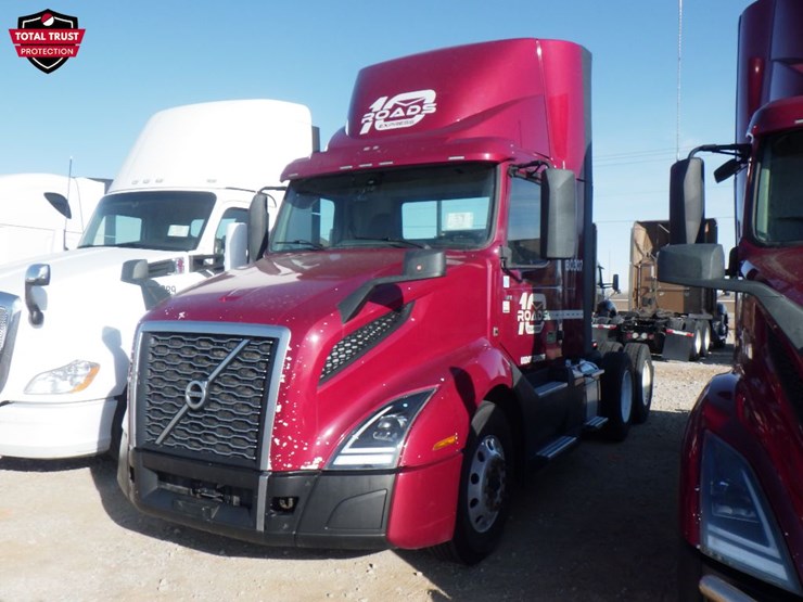 2022-volvo-vnl-300-image-1