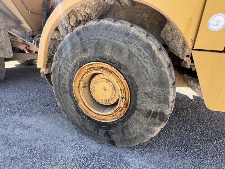 2012-caterpillar-740b-image-24