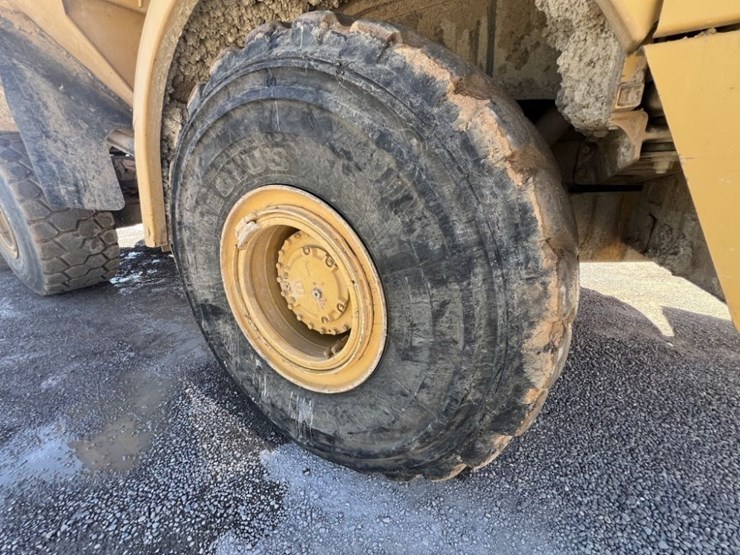 2013-caterpillar-740b-image-28