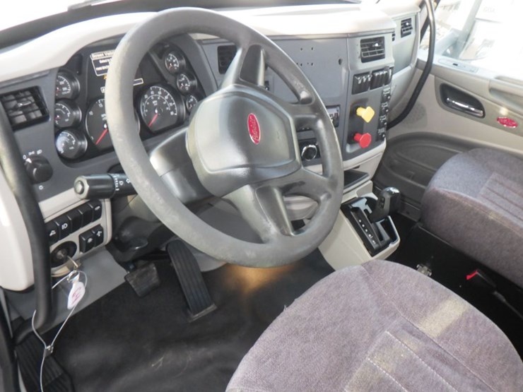 2018-peterbilt-579-image-15